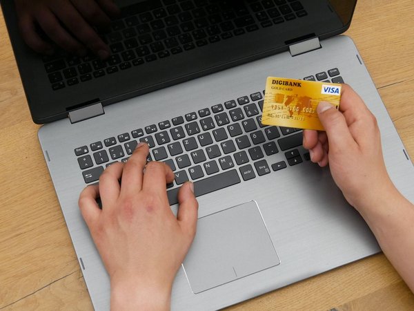 Comment passer d'une banque traditionnelle à une banque en ligne ?